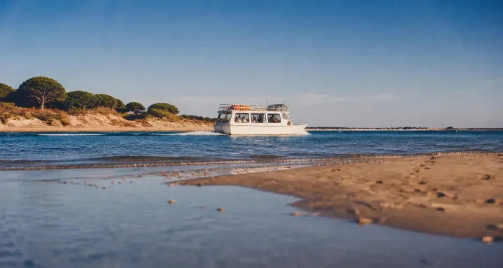 Plage Faro : eau calme de la Ria Formosa et banc de sable près de Farol et Culatra