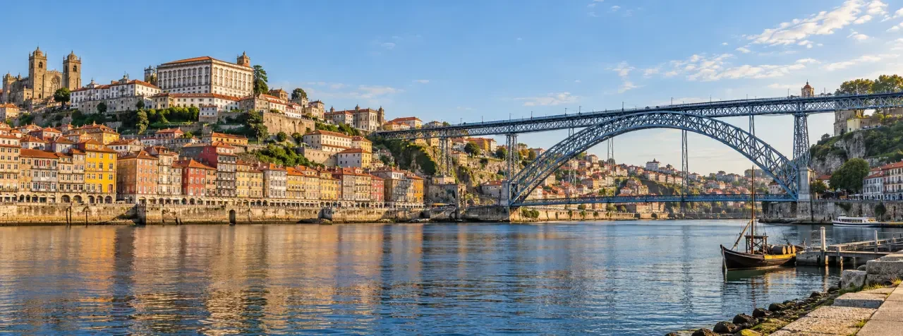 Villes du Portugal : quais de Porto et rivière Douro